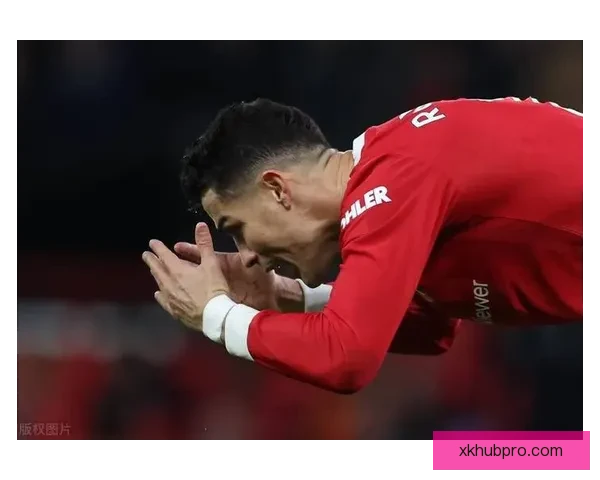 格纳布里模仿戈雷茨卡搞笑举动引发球迷热议成新热点